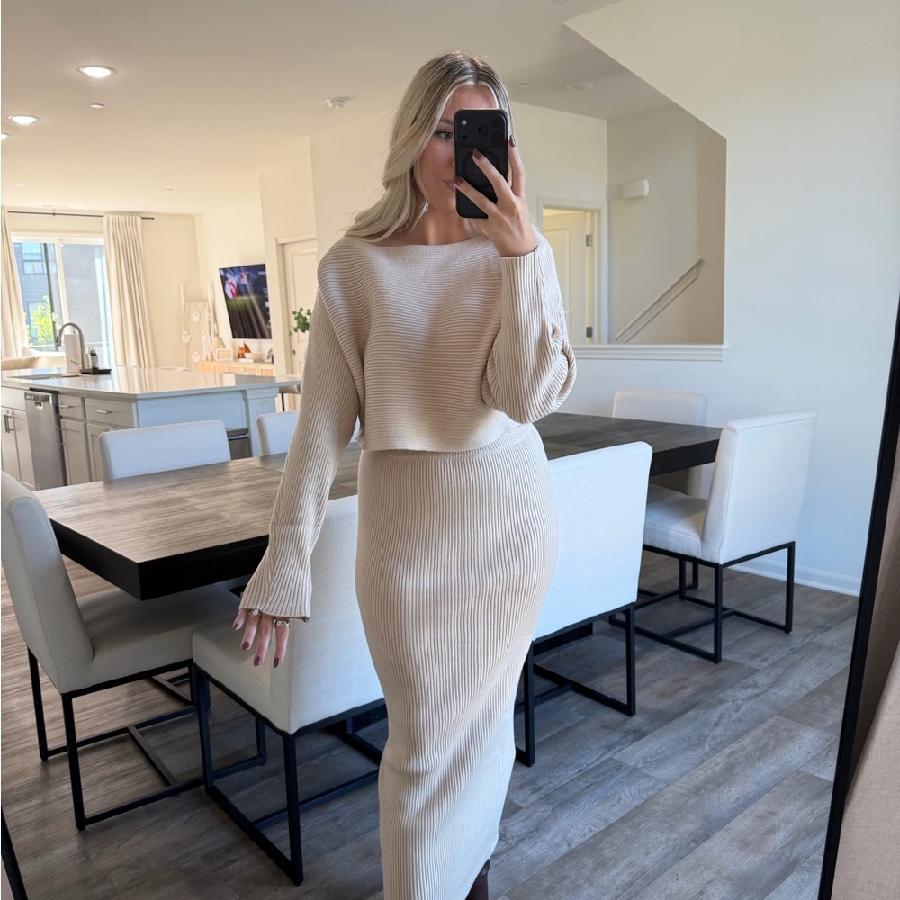 Elegant Cream Knit Set - one arrival - Picture 4 of 9